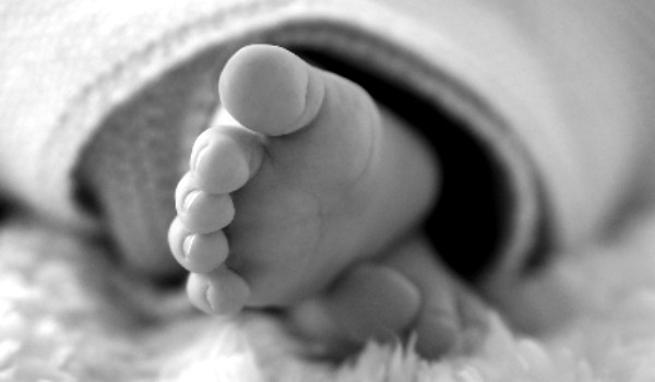 KEJAM! Remaja Perempuan Tikam Bayi Sendiri Yang Baru Lahir