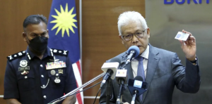 Sindiket ‘Kad Kebal’ Didalangi Presiden Parti Politik. Ini Respon Datuk Seri Hamzah Sindiket 'Kad Kebal' Didalangi Presiden Parti Politik. Ini Respon Datuk Seri Hamzah