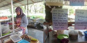 TULAR! Wanita Dipuji Netizen, Tawarkan Makanan PERCUMA Kepada Pelajar Tiada Wang