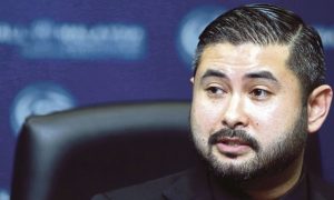 “Ni Pun Jadi Isu? Lepas Ni Dato’ Pakai Selipar Je” – Pemangku Raja Johor "Ni Pun Jadi Isu? Lepas Ni Dato' Pakai Selipar Je" - Pemangku Raja Johor
