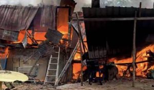 Lelaki Mengamuk Sambil Bawa Parang Sebelum Bakar Pondok. Ini Puncanya..