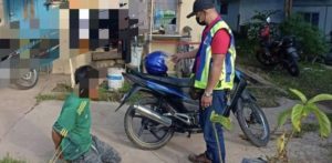 Dua Lelaki Ditahan Polis Ketika Bawa Motosikal, Rupanya Ini Yang Berlaku