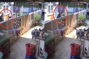 (VIDEO) Lelaki Kena Kecam Dengan Netizen, Rupanya Ini Yang Berlaku.. (VIDEO) Lelaki Kena Kecam Dengan Netizen, Rupanya Ini Yang Berlaku..