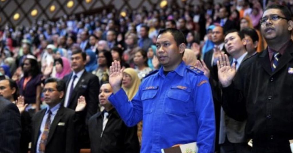CUEPACS Gesa Kerajaan Naikkan Gaji Penjawat Awam Sebelum PRU