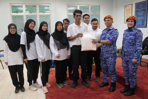 Wira Banjir ‘Abang Viva’ Selesai Jalani Kursus APM. Wira Banjir 'Abang Viva' Selesai Jalani Kursus APM.