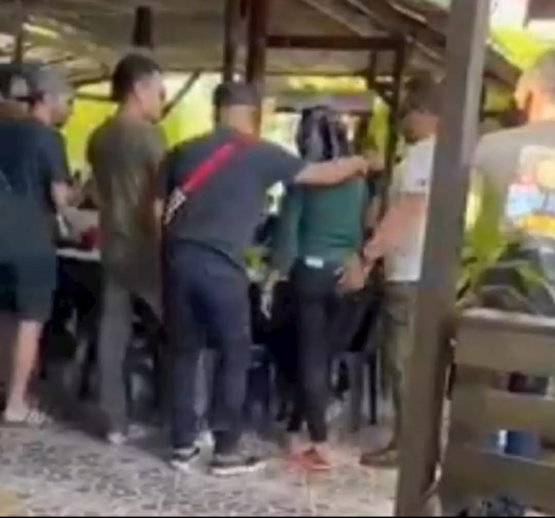 Tular Pelanggan 'Peluk' Pelayan Kedai Makan. Ini Tindakan Pantas JHEAT