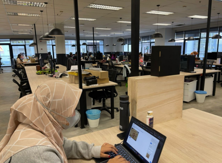 Pekerja Di Malaysia Bakal Nikmati Jam Kerja Lebih Pendek Mulai 1 September