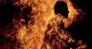 Lelaki 18 Tahun Nekad Bakar Diri Sendiri, Ini PUNCANYA Buat Ramai SAYU