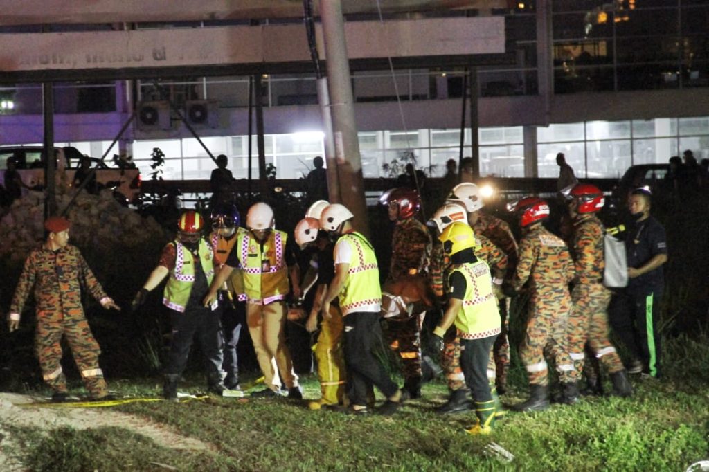 Nahas Pesawat TERHEMPAS. Jurulatih Maut, Rakan Parah