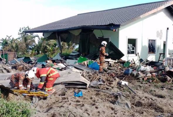Lori Rempuh Rumah Sebelum Terjunam Ke Gaung. Ini KEADAAN Mangsa