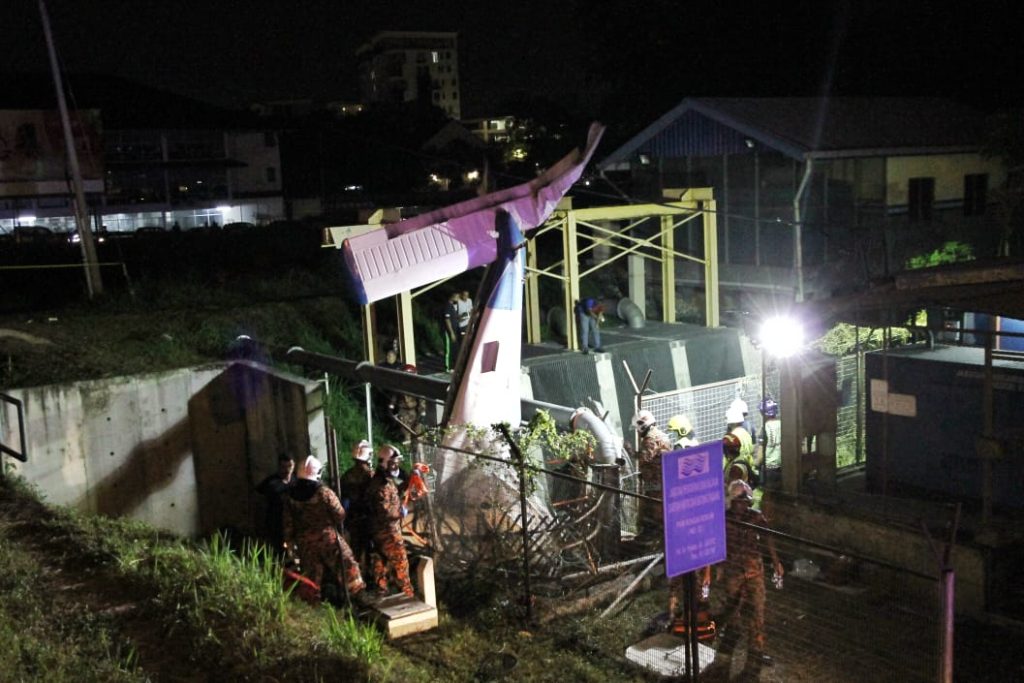 Langgar Tiang Lampu Sebelum Terhempas. Saksi Kejadian Kongsi Detik 'Ngeri'