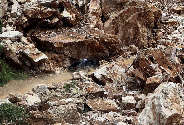 Temui Cebisan Tulang, Baju Di Lokasi Pekerja Kuari Akibat Tertimbus