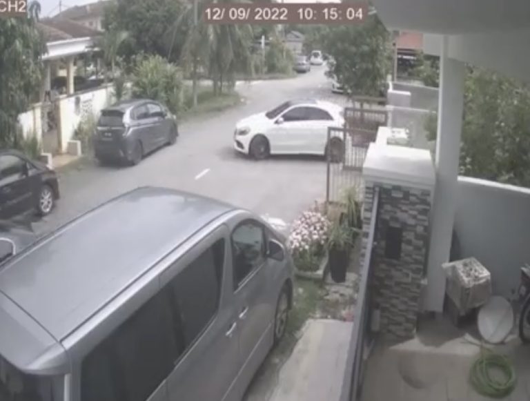 (VIDEO) Tiga Penyamun Larikan Mercedes, Ini Tindakan PANTAS Polis