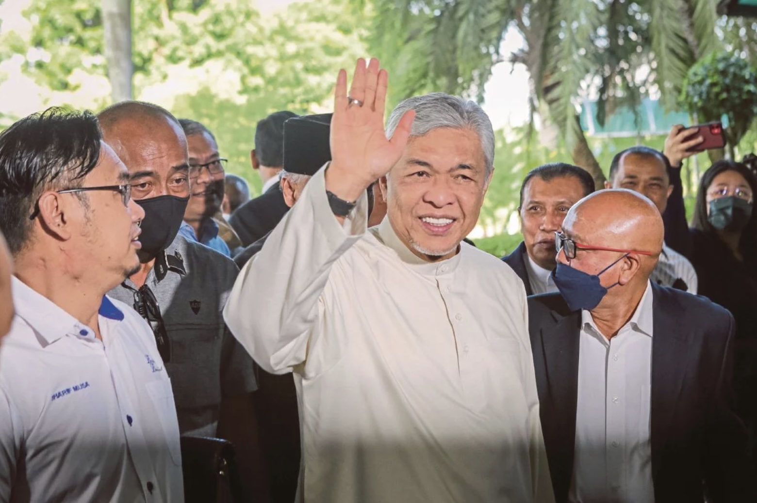 TERKINI : Zahid Hamidi Dilepas, Dibebaskan Dari 40 Pertuduhan Rasuah VLN