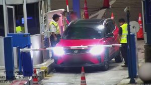 Elak Bayar Tol. Akhirnya Pemilik Kereta Ini KANTOI.