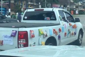 Badan Trak Pikap Ini Dipenuhi Dengan Makanan, Rupanya Ini Sebabnya…