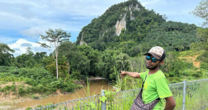 Gajah Betina Liar Berlegar Di Sungai Ketil