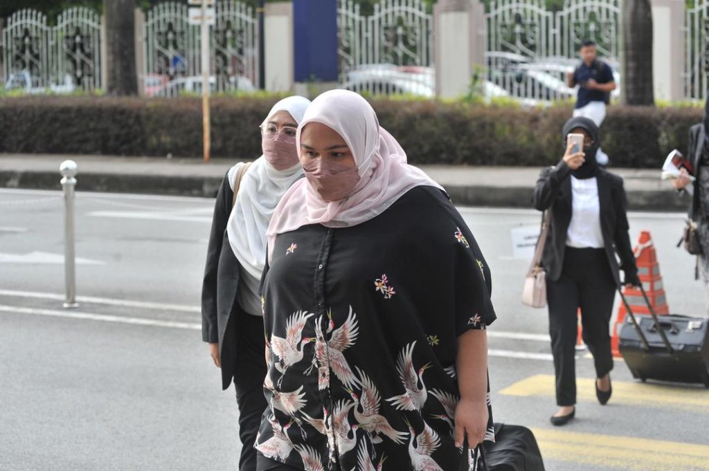 Mahkamah Perintah Siti Bainun Bela Diri Selepas Aniaya Bella
