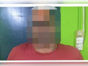 Lelaki Mabuk Ditahan Polis Akibat Rosakkan Bendera Parti Politik ‘Ini’