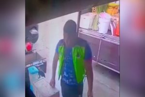 Lelaki Menyamar Jadi Polis Semata-Mata Mahu Rembat Jersi Bola Sepak