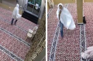 (VIDEO) Lelaki Pakai Telekung Semata2 Mahu Curi Telefon Dalam Masjid