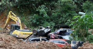 Kenal Pasti Pemilik 5 Kenderaan Rosak Tertimbus Tanah Runtuh