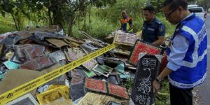Penguat Kuasa Temui Longgokan Ayat Al-Quran Di Tepi Jalan Tempat Pembuangan Sampah