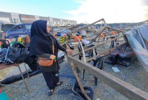 Wanita Dihempap Besi Kanopi & Terperangkap Dlm Khemah Akibat Ribut