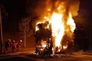 Bas Ekspres 2 Tingkat Bawa 20 Penumpang Terbakar