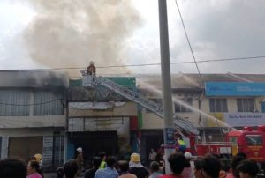 Lelaki Bakar Kedai Telefon Bimbit Sebab Cinta Ditolak Isteri Orang